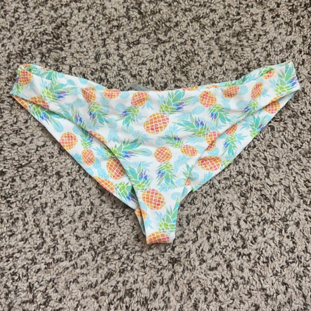 Ruffle bottom cheeky bikini bottoms